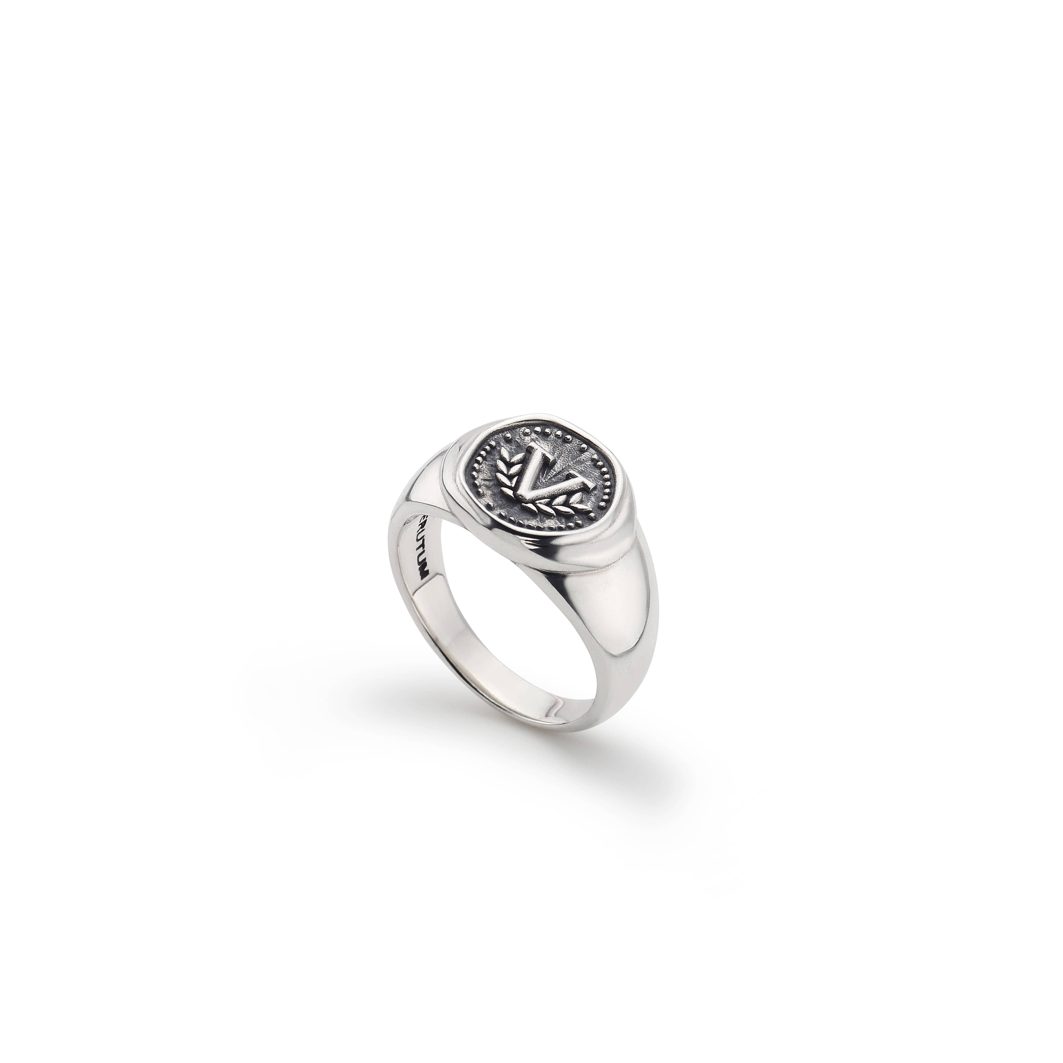 VAR003 : V Laurel Coin Ring
